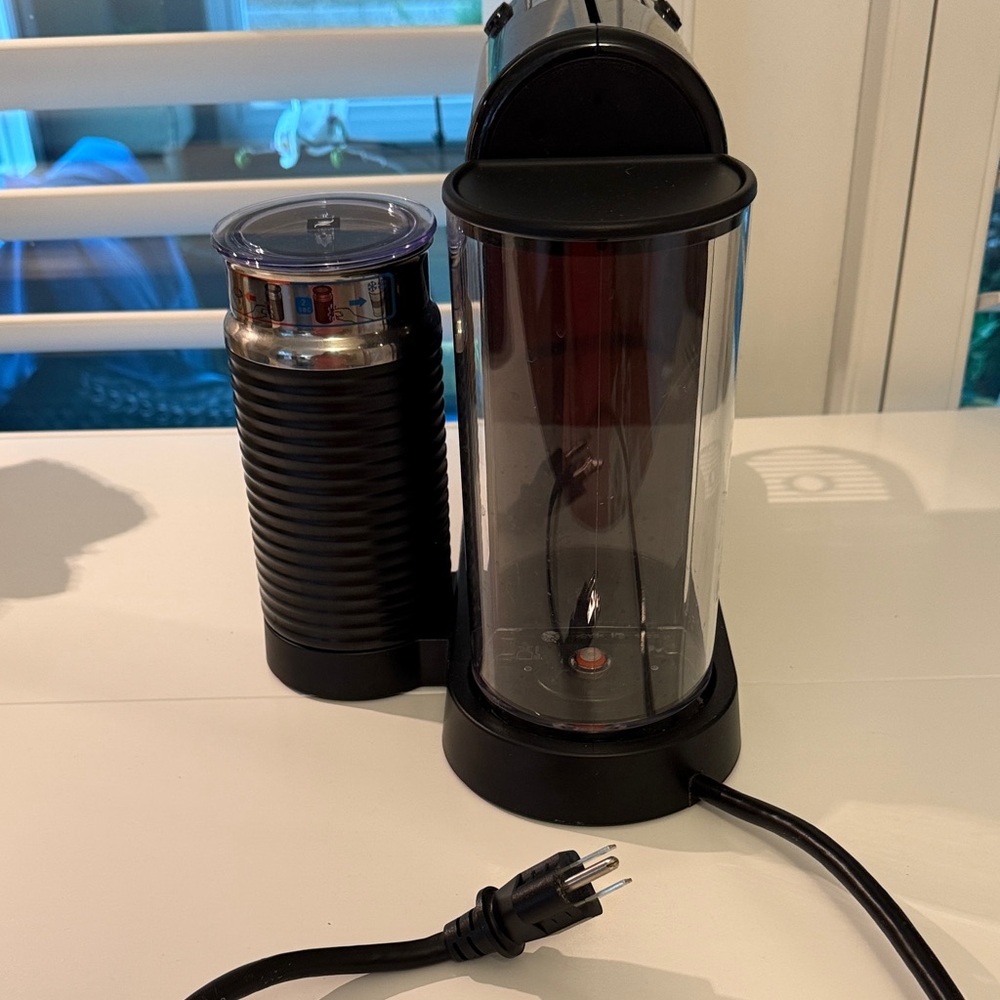 Nespresso Original Citiz Espresso Machine with Milk Frother - Black - Picture 3 of 8